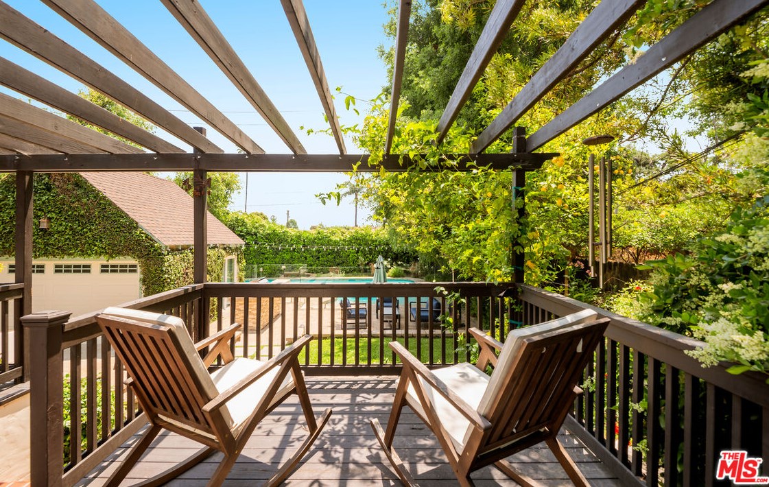 2148 Crary St, Pasadena CA  91104-1826 exterior