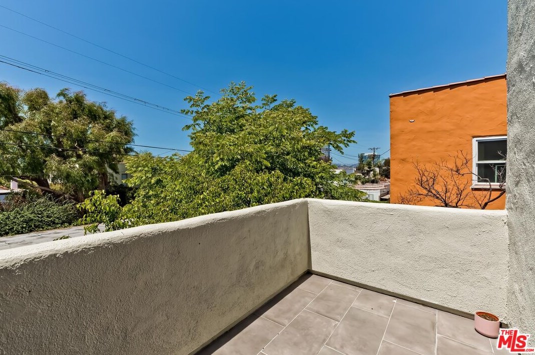 1053 Hayworth Ave, Los Angeles CA  90035-2601 exterior