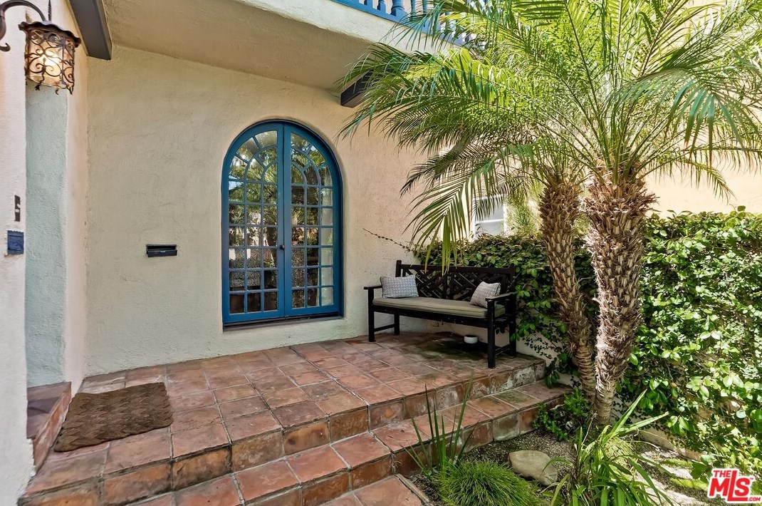 1053 Hayworth Ave, Los Angeles CA  90035-2601 exterior