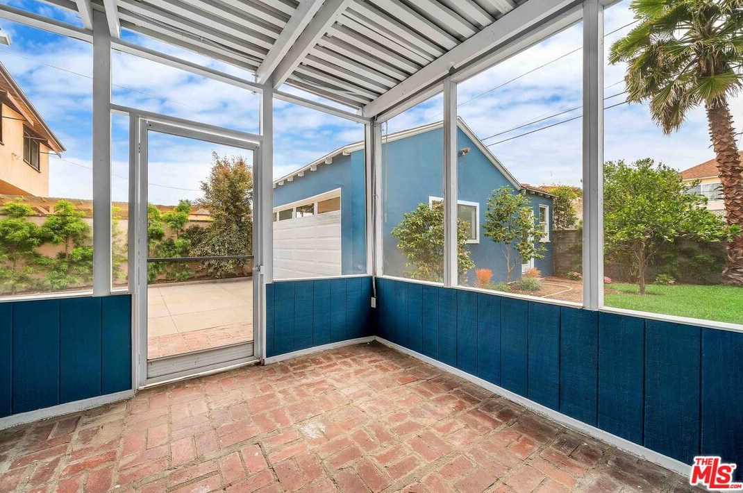 7907 Bleriot Ave, Los Angeles CA  90045-3003 exterior