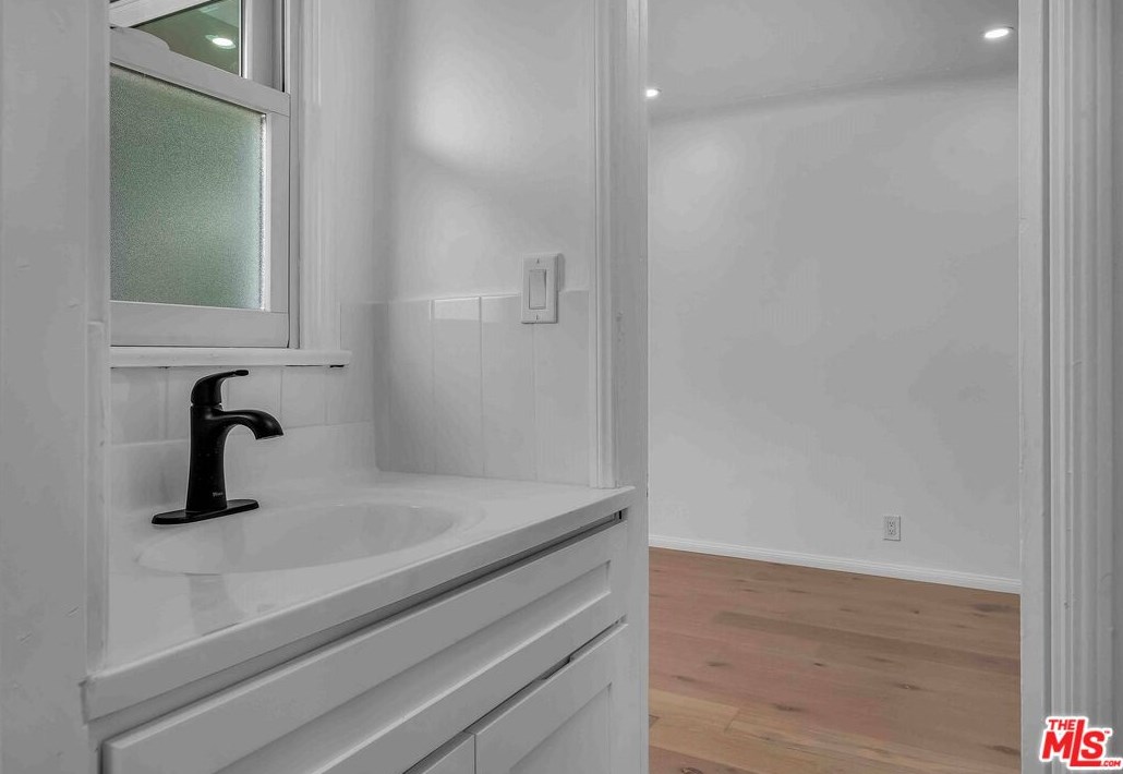 7907 Bleriot Ave, Los Angeles CA  90045-3003 exterior