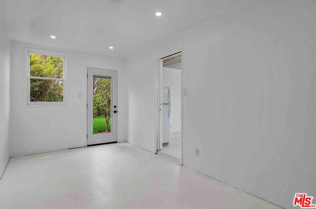 7907 Bleriot Ave, Los Angeles CA  90045-3003 exterior