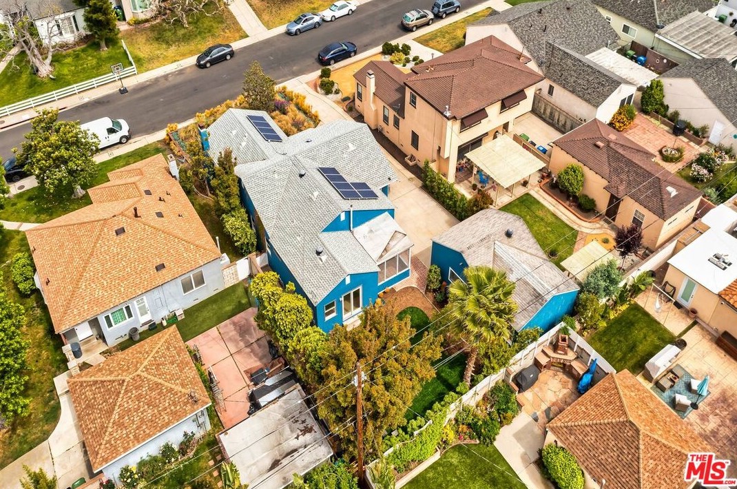 7907 Bleriot Ave, Los Angeles CA  90045-3003 exterior