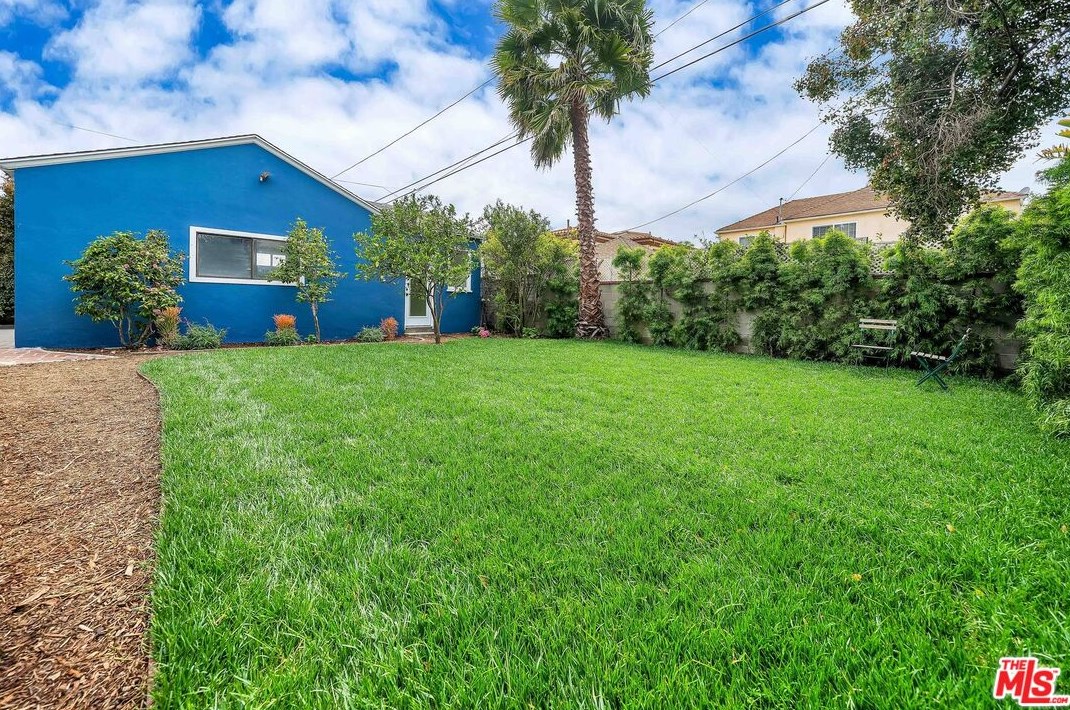 7907 Bleriot Ave, Los Angeles CA  90045-3003 exterior