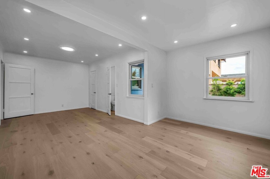 7907 Bleriot Ave, Los Angeles CA  90045-3003 exterior