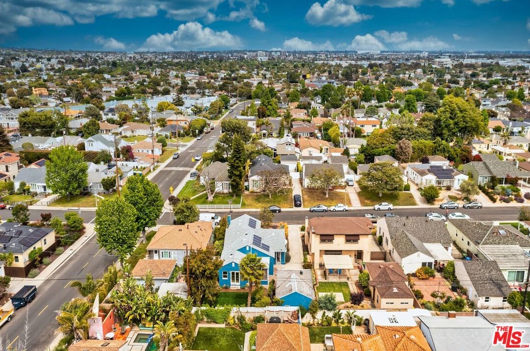 7907 Bleriot Ave, Los Angeles CA  90045-3003 exterior