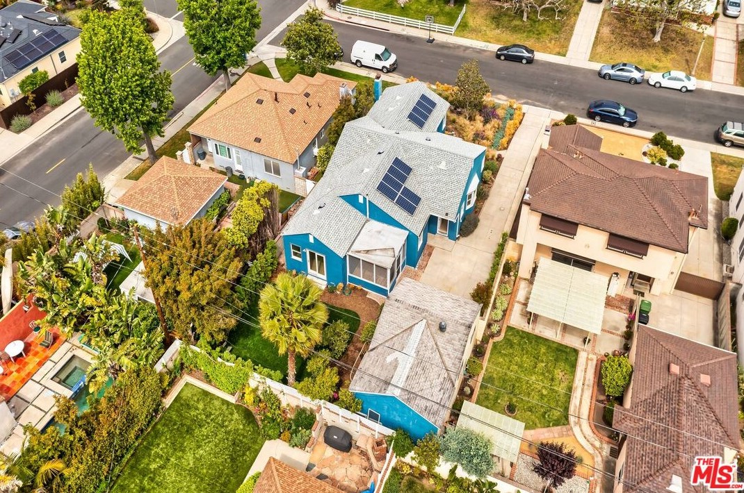 7907 Bleriot Ave, Los Angeles CA  90045-3003 exterior