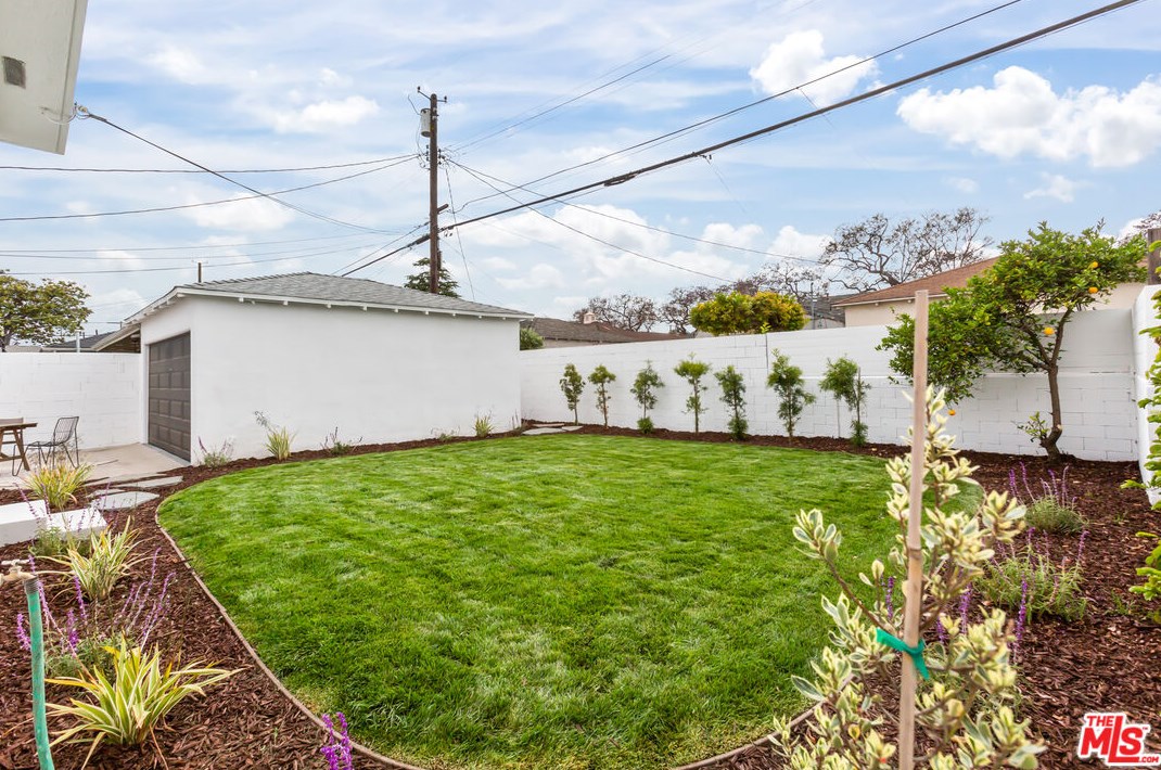 3741 Degnan Blvd, Los Angeles CA  90018-4018 exterior