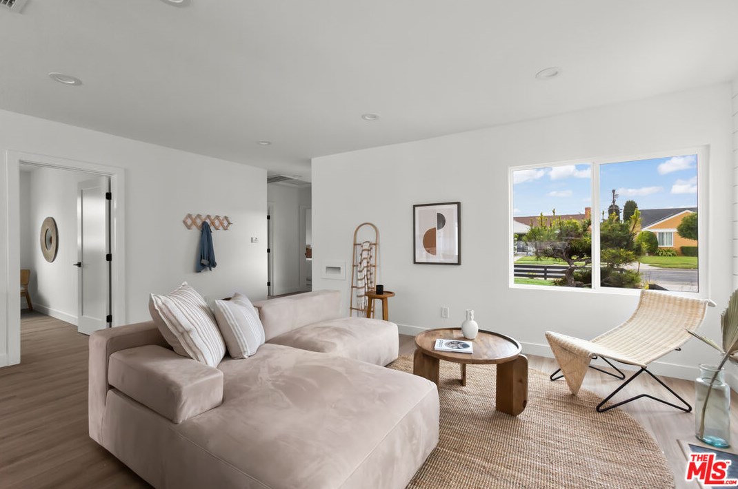 3741 Degnan Blvd, Los Angeles CA  90018-4018 exterior