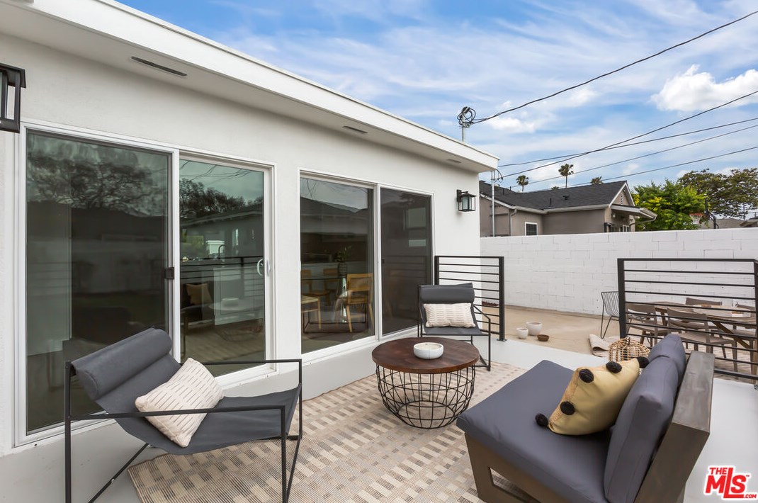 3741 Degnan Blvd, Los Angeles CA  90018-4018 exterior