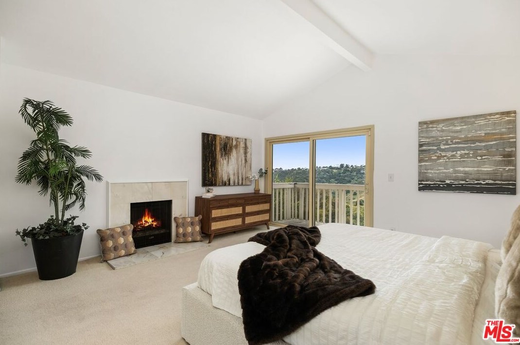 2769 Bottlebrush Dr, Los Angeles CA  90077-2009 exterior