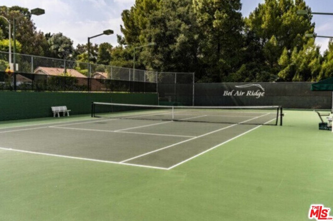 2769 Bottlebrush Dr, Los Angeles CA  90077-2009 exterior