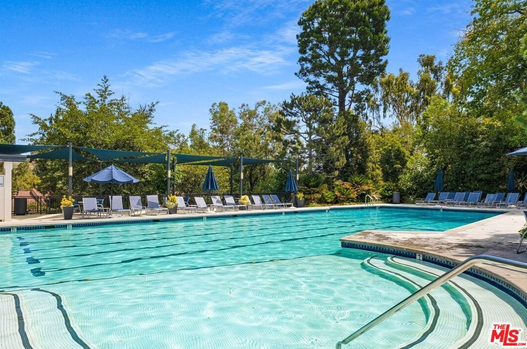 2769 Bottlebrush Dr, Los Angeles CA  90077-2009 exterior