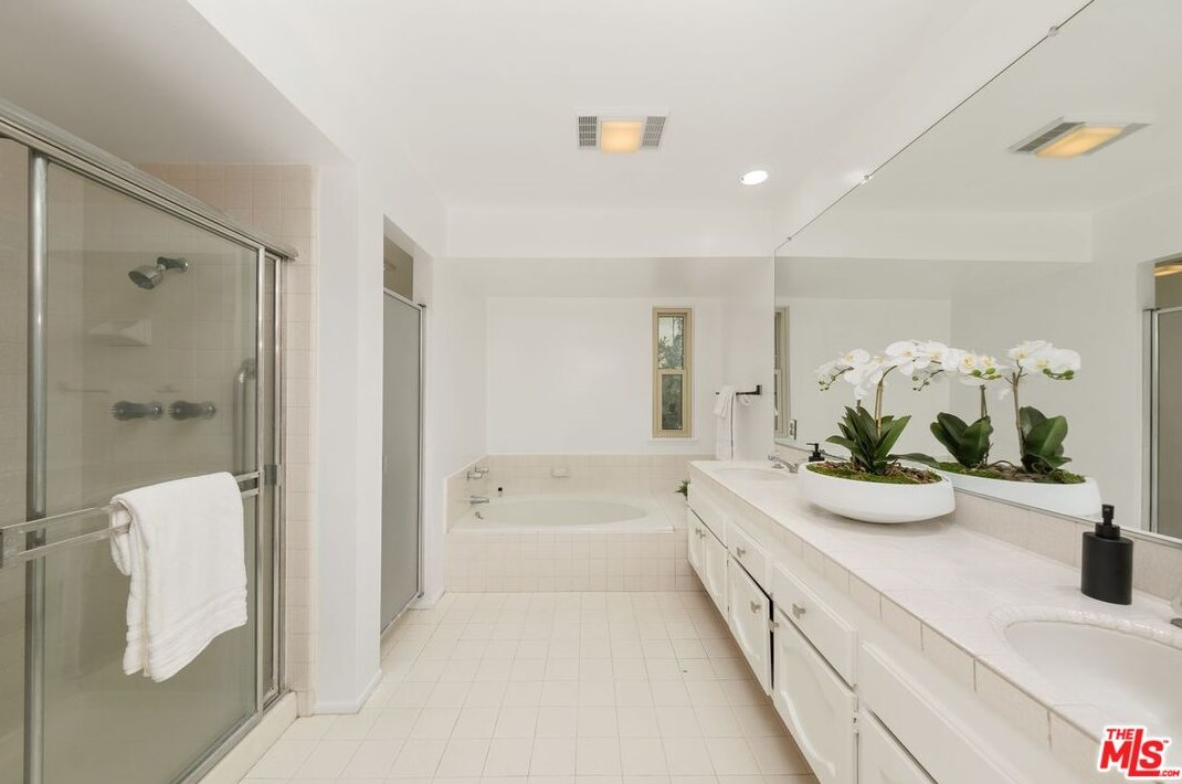 2769 Bottlebrush Dr, Los Angeles CA  90077-2009 exterior