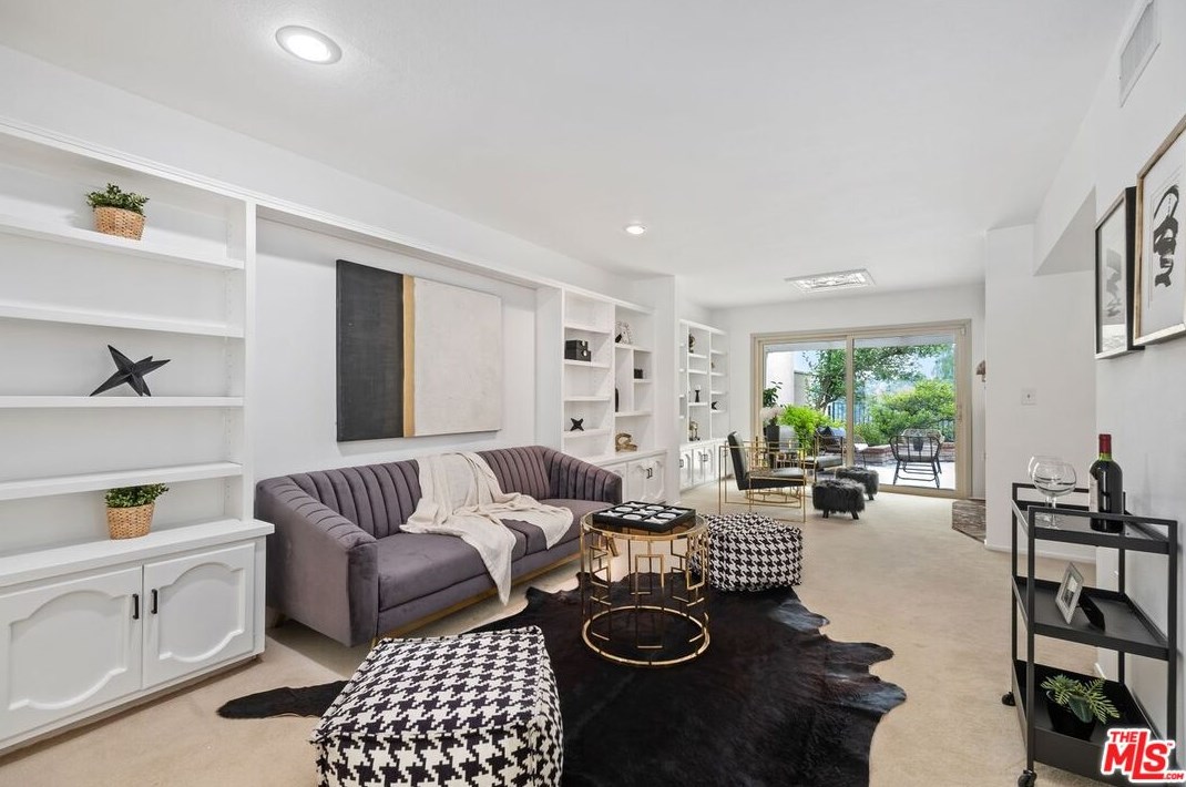 2769 Bottlebrush Dr, Los Angeles CA  90077-2009 exterior