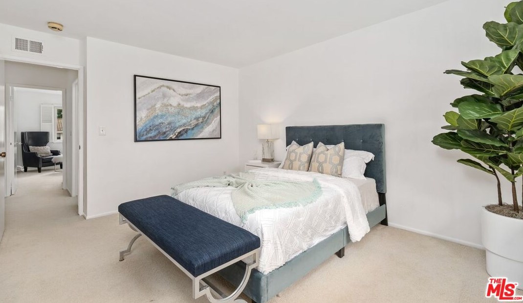 2769 Bottlebrush Dr, Los Angeles CA  90077-2009 exterior