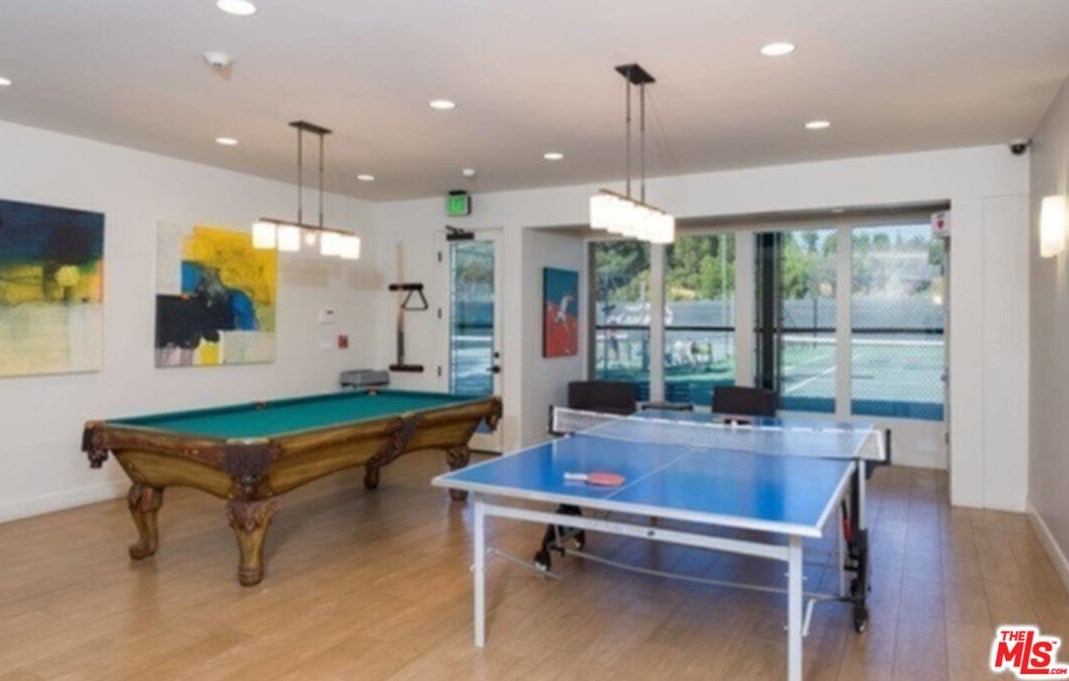 2769 Bottlebrush Dr, Los Angeles CA  90077-2009 exterior