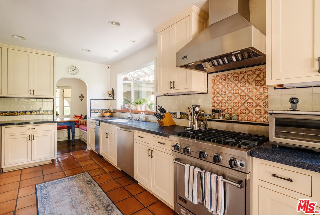 10568 Blythe Ave, Los Angeles CA  90064-3342 exterior