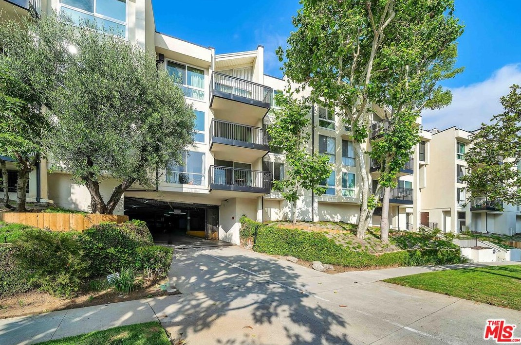 1340 Beverly Glen Blvd, Los Angeles CA  90024-5247 exterior