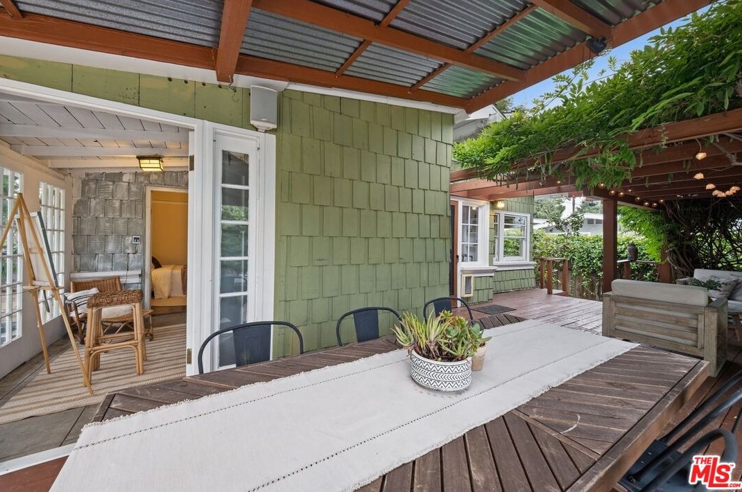120 Harvard, Los Angeles CA  90062-1734 exterior