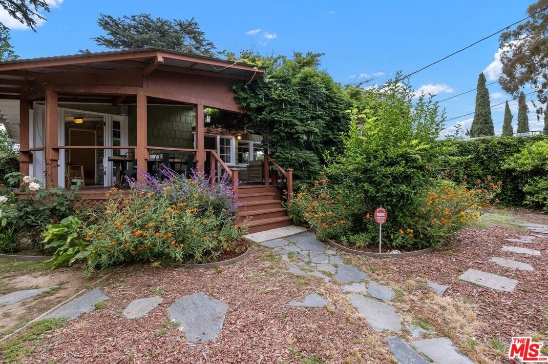 120 Harvard, Los Angeles CA  90062-1734 exterior
