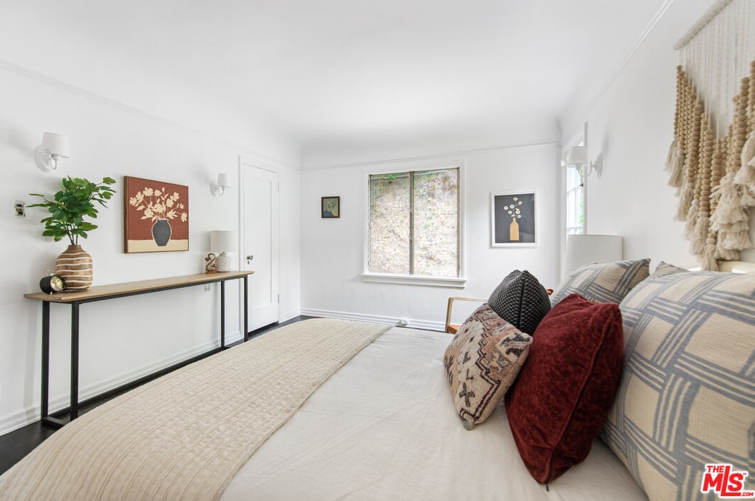 2805 Woodshire Dr, Los Angeles CA  90068-1936 exterior