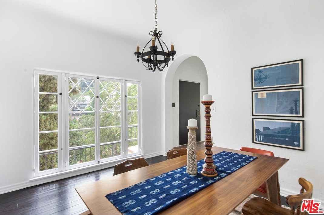 2805 Woodshire Dr, Los Angeles CA  90068-1936 exterior