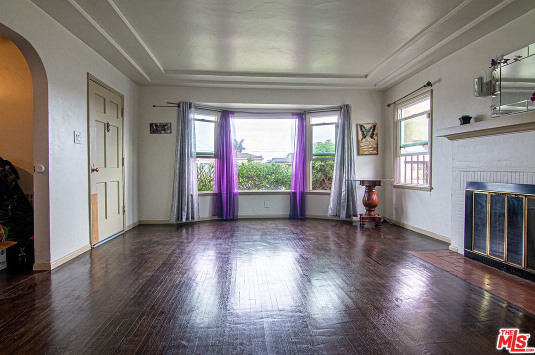 2053 94th St, Los Angeles CA  90047-3710 exterior