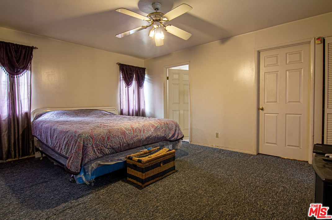 2053 94 St, Los Angeles CA  90047-3710 exterior