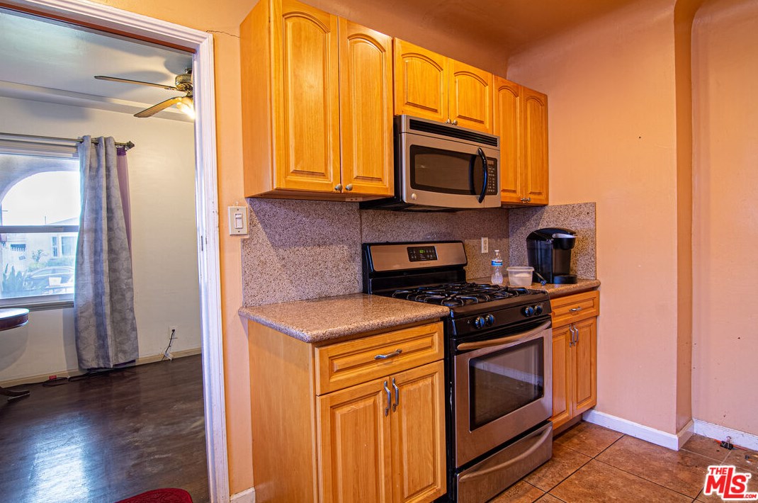 2053 94 St, Los Angeles CA  90047-3710 exterior