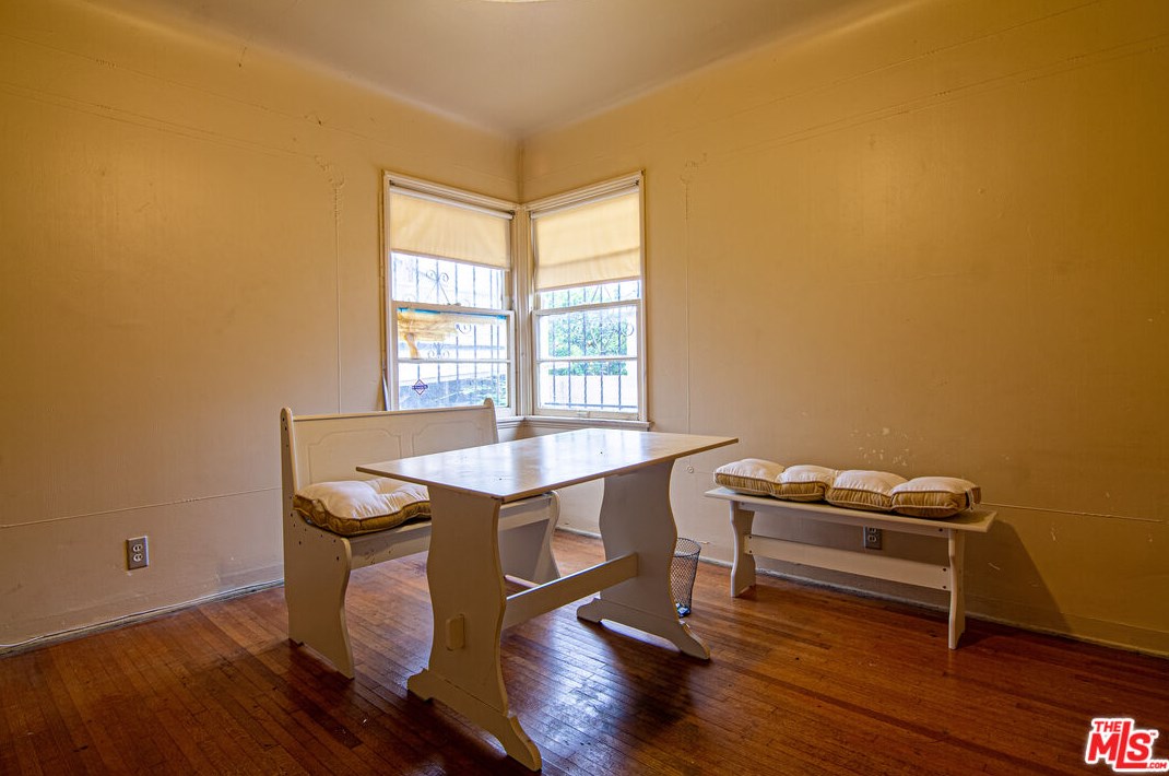 2053 94 St, Los Angeles CA  90047-3710 exterior