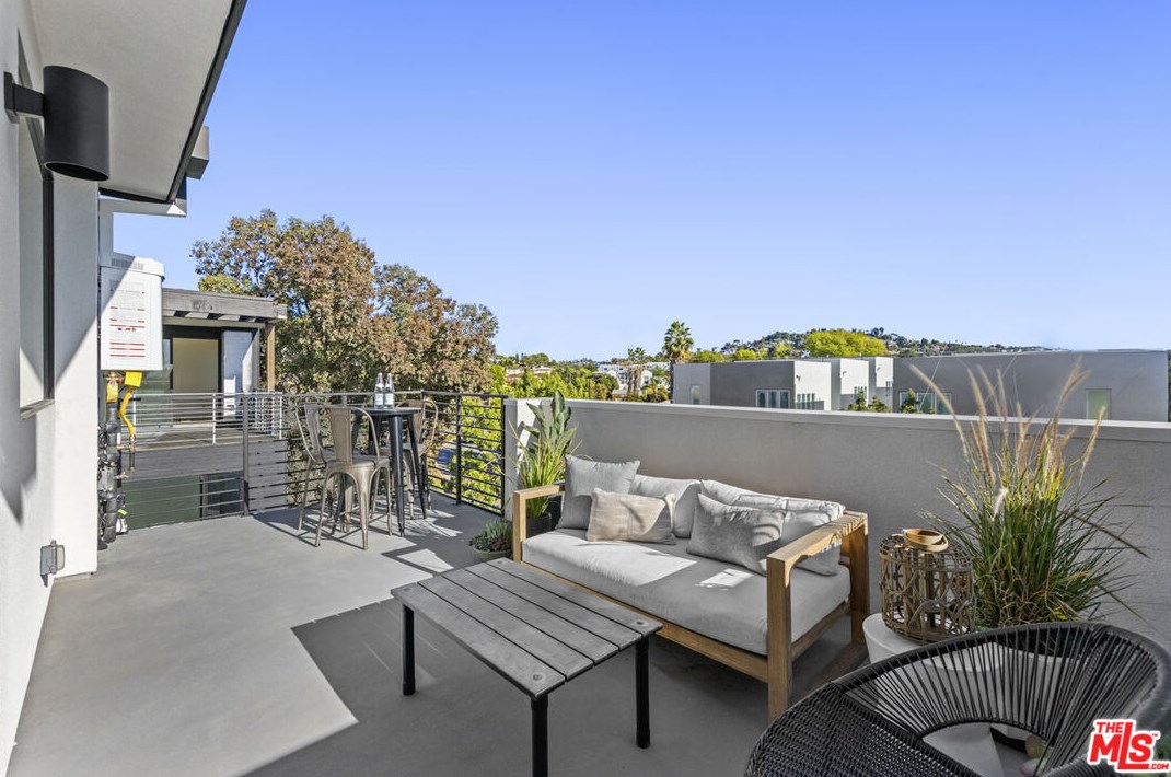 3411 Fletcher Dr, Los Angeles CA  90065-2955 exterior