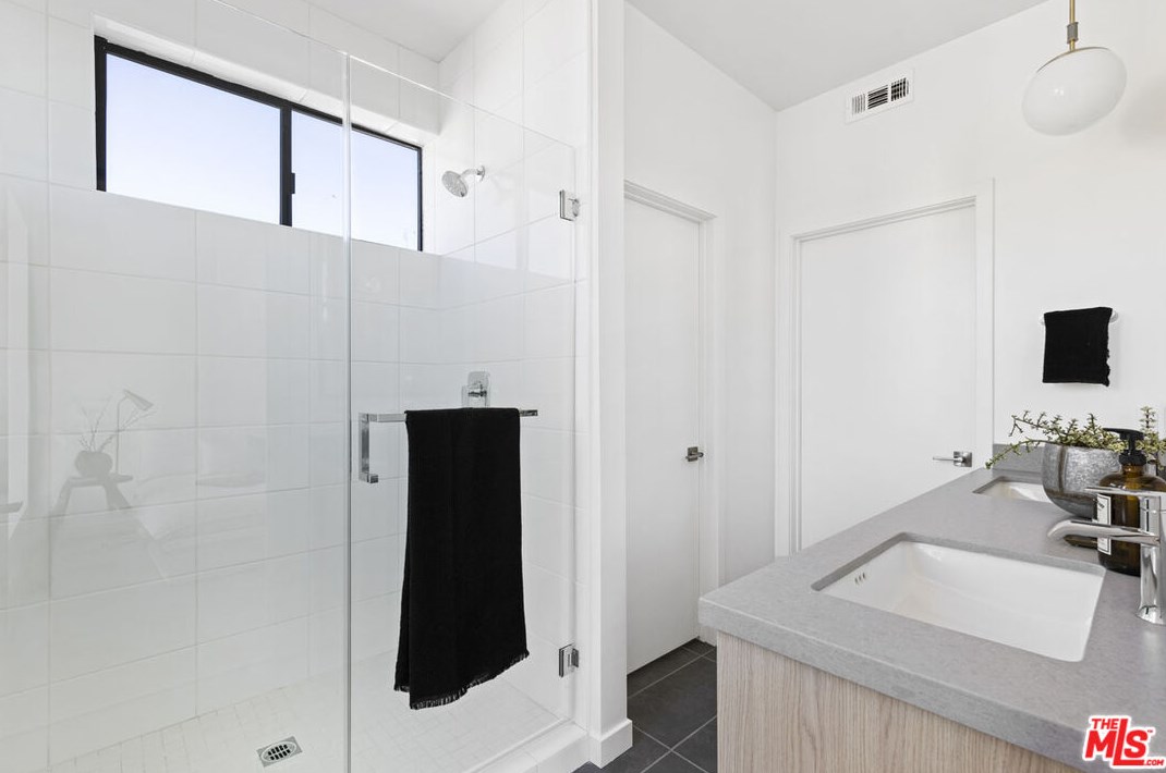 3411 Fletcher Dr, Los Angeles CA  90065-2955 exterior