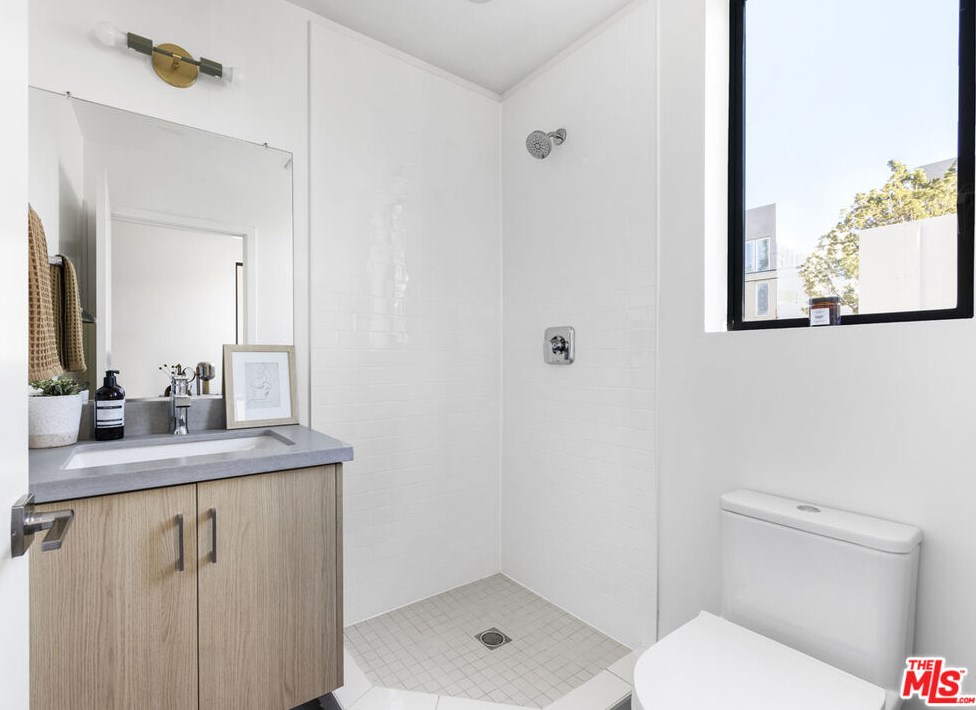 3411 Fletcher Dr, Los Angeles CA  90065-2955 exterior