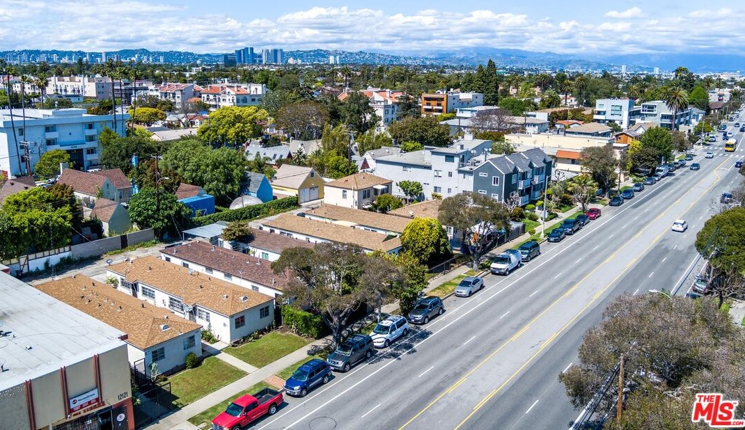 12111 Washington Pl, Los Angeles CA  90066-5276 exterior