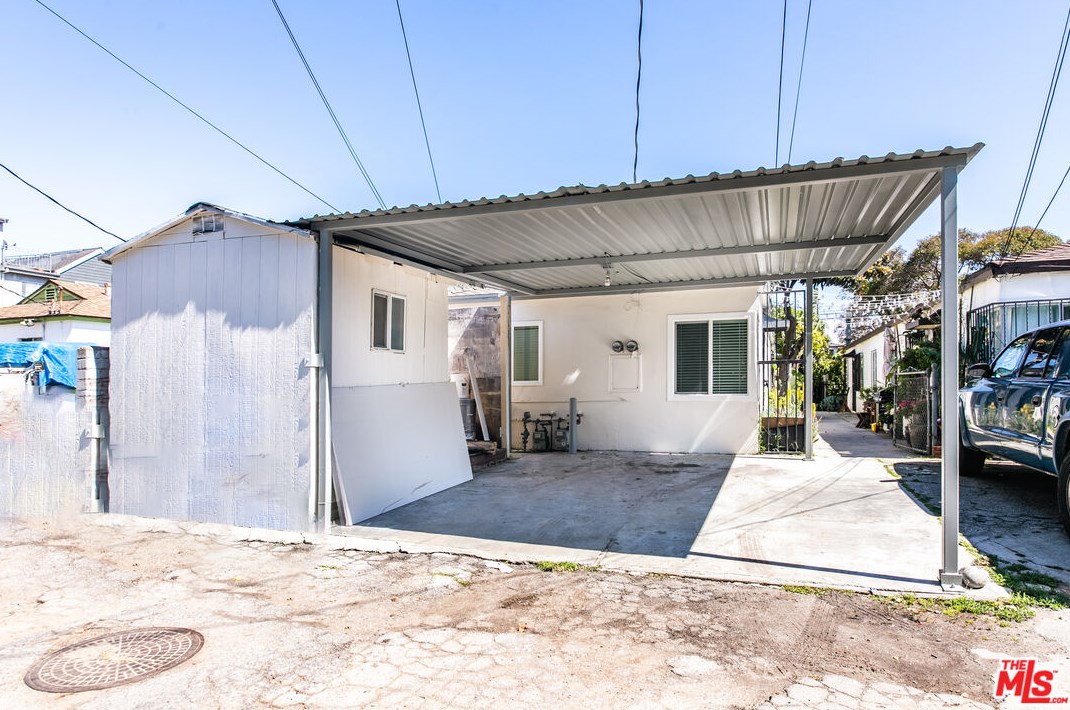 12111 Washington Pl, Los Angeles CA  90066-5276 exterior