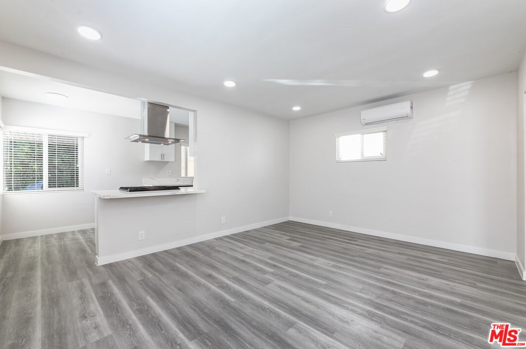 12111 Washington Pl, Los Angeles CA  90066-5276 exterior
