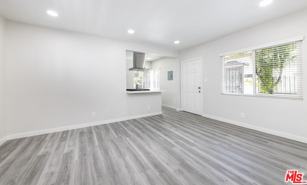 12111 Washington Pl, Los Angeles CA  90066-5276 exterior