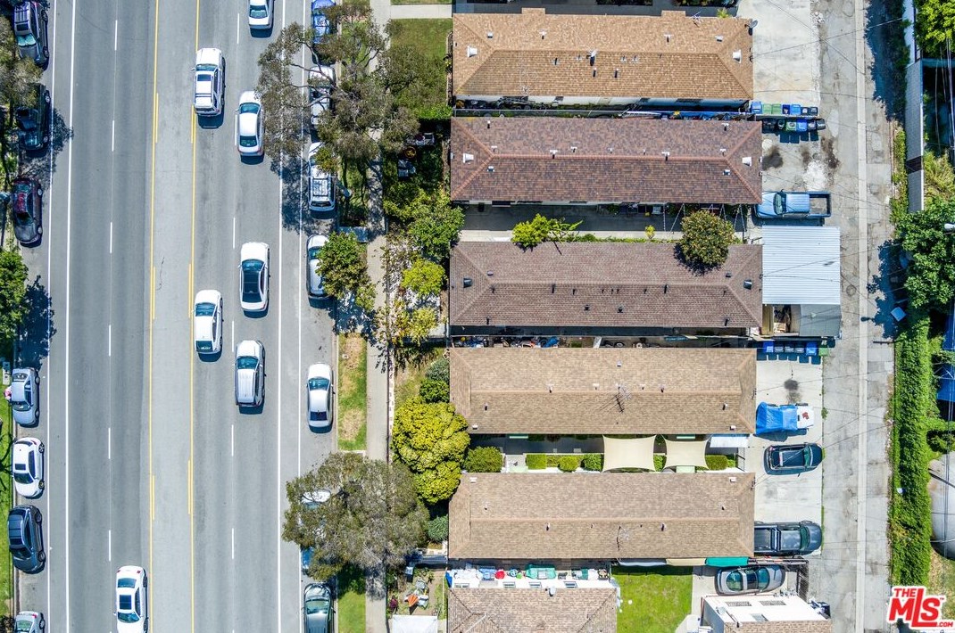 12111 Washington Pl, Los Angeles CA  90066-5276 exterior
