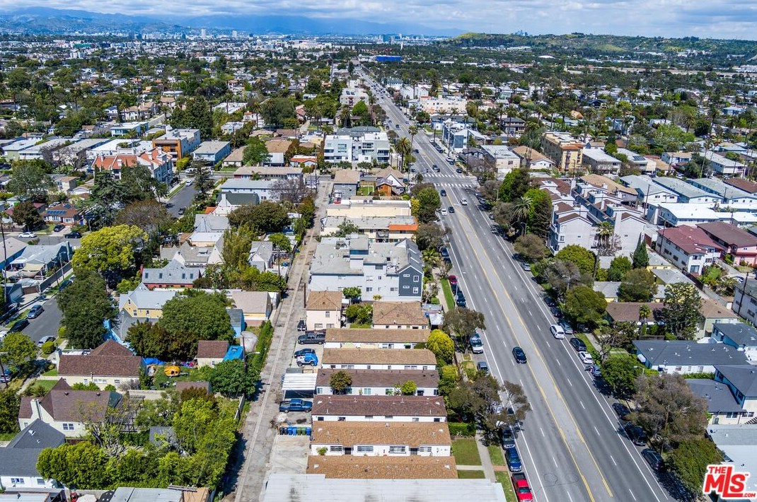 12111 Washington Pl, Los Angeles CA  90066-5276 exterior