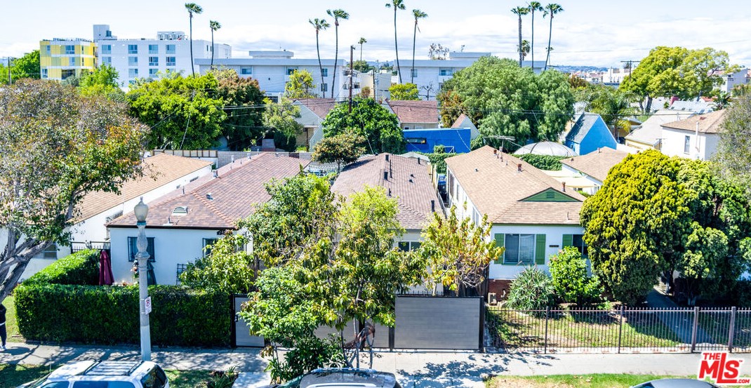 12111 Washington Pl, Los Angeles CA  90066-5276 exterior