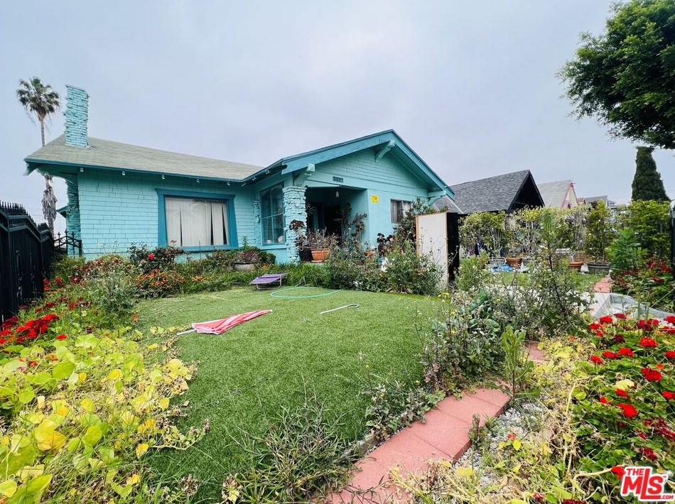 3207 18th St, Los Angeles CA  90019-5027 exterior