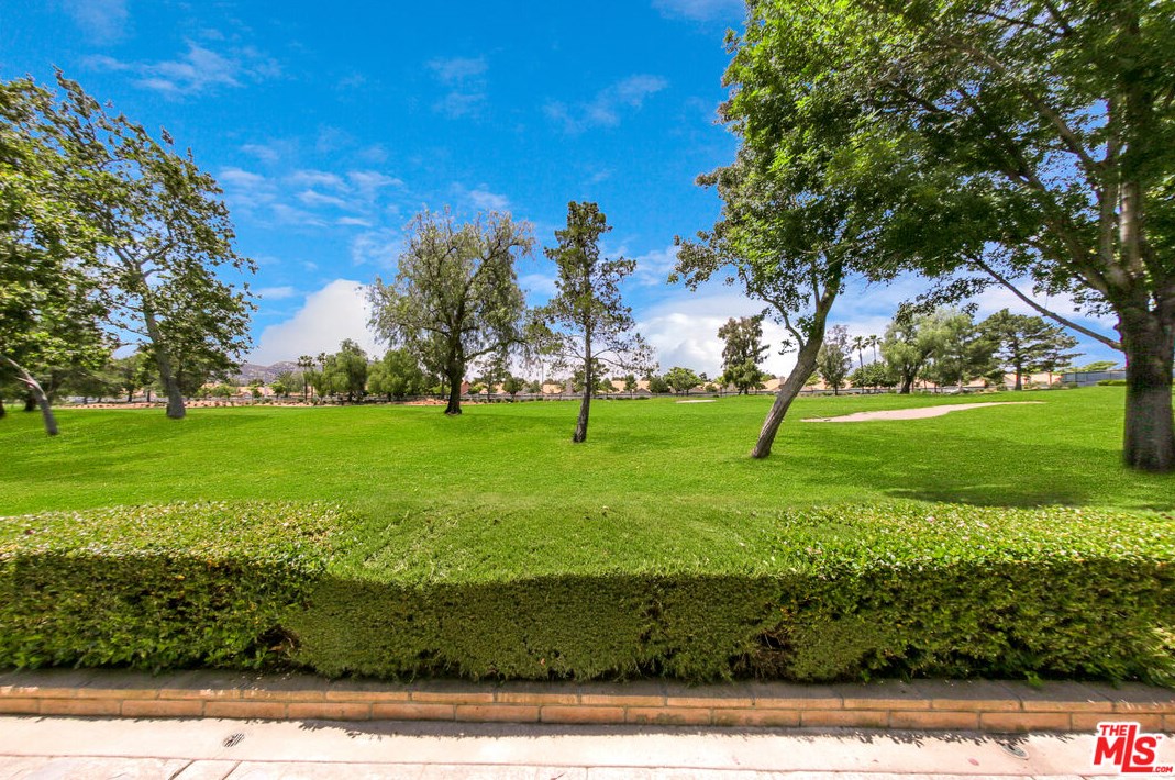 665 Twin Hills Dr, Banning CA  92220-5229 exterior