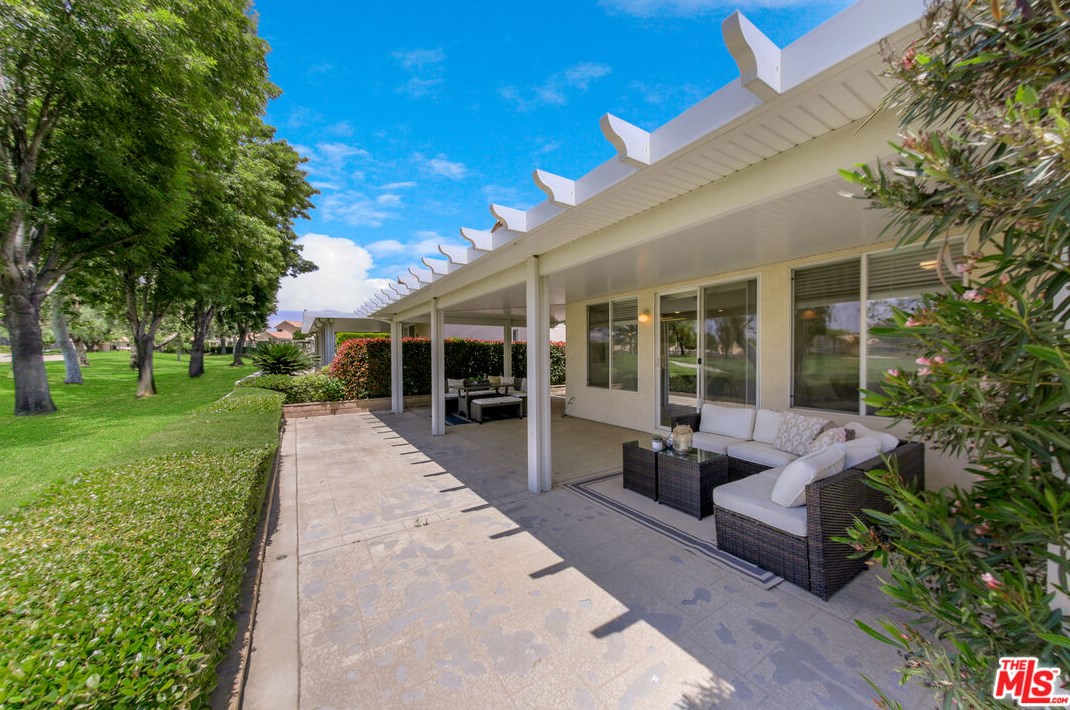 665 Twin Hills Dr, Banning CA  92220-5229 exterior