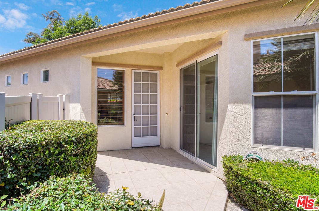 665 Twin Hills Dr, Banning CA  92220-5229 exterior