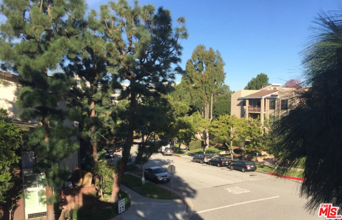 5900 Canterbury Dr, Los Angeles CA  90230-6758 exterior