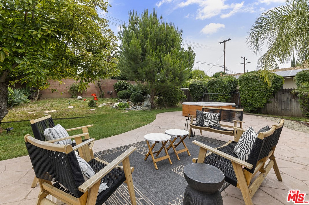 17815 Hiawatha St, San Fernando CA  91344-5911 exterior