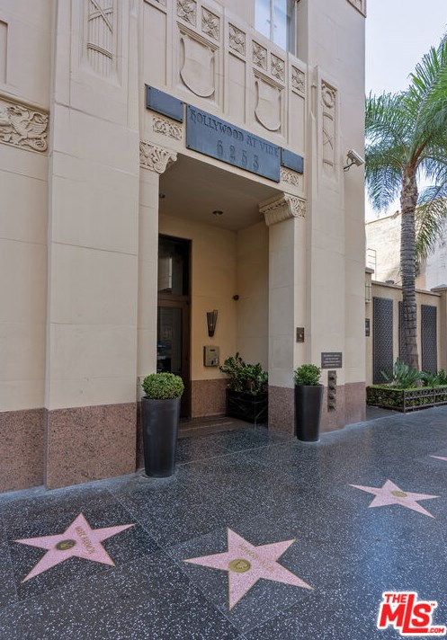6253 Hollywood Blvd, Los Angeles CA  90028-8275 exterior