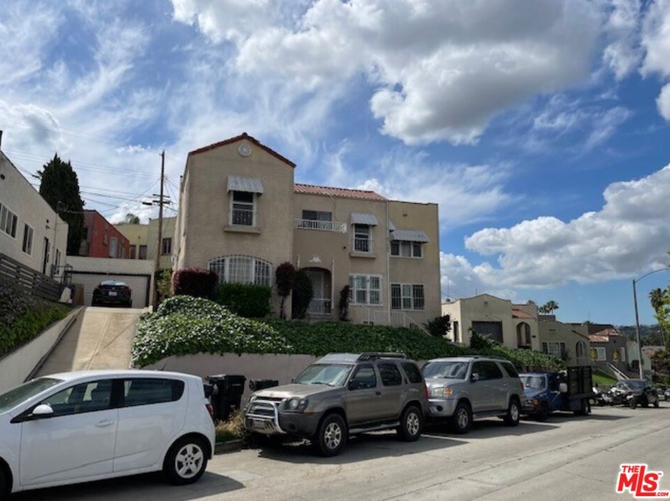 2116 Palm Grove Ave, Los Angeles CA  90016-2300 exterior