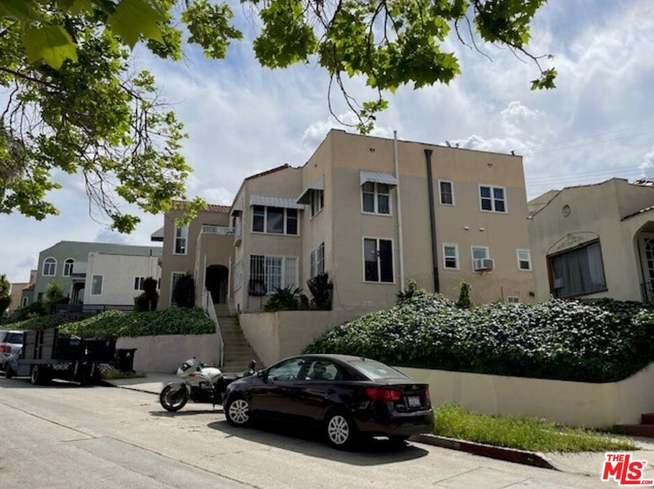 2116 Palm Grove Ave, Los Angeles CA  90016-2300 exterior